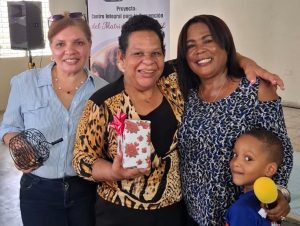 ASOMUQUI celebró con gran éxito el Día de las Madres en Quisqueya